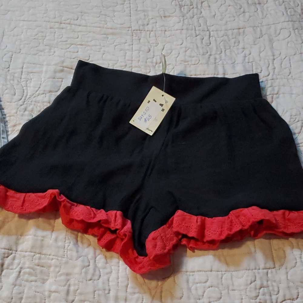 💜5/$10💜 pair of shorts, size 2